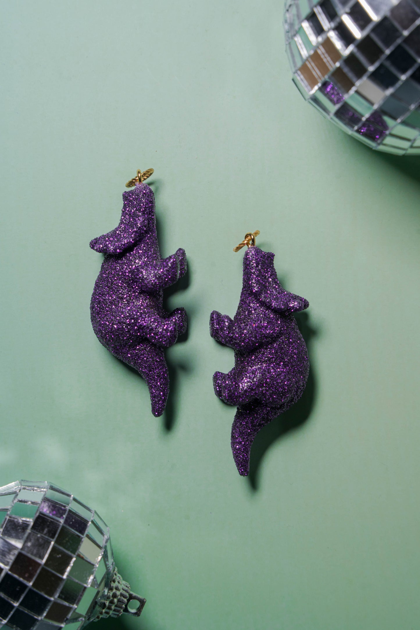 Boucles d'oreilles - Dinosaures paillettes violettes (Triceratops)