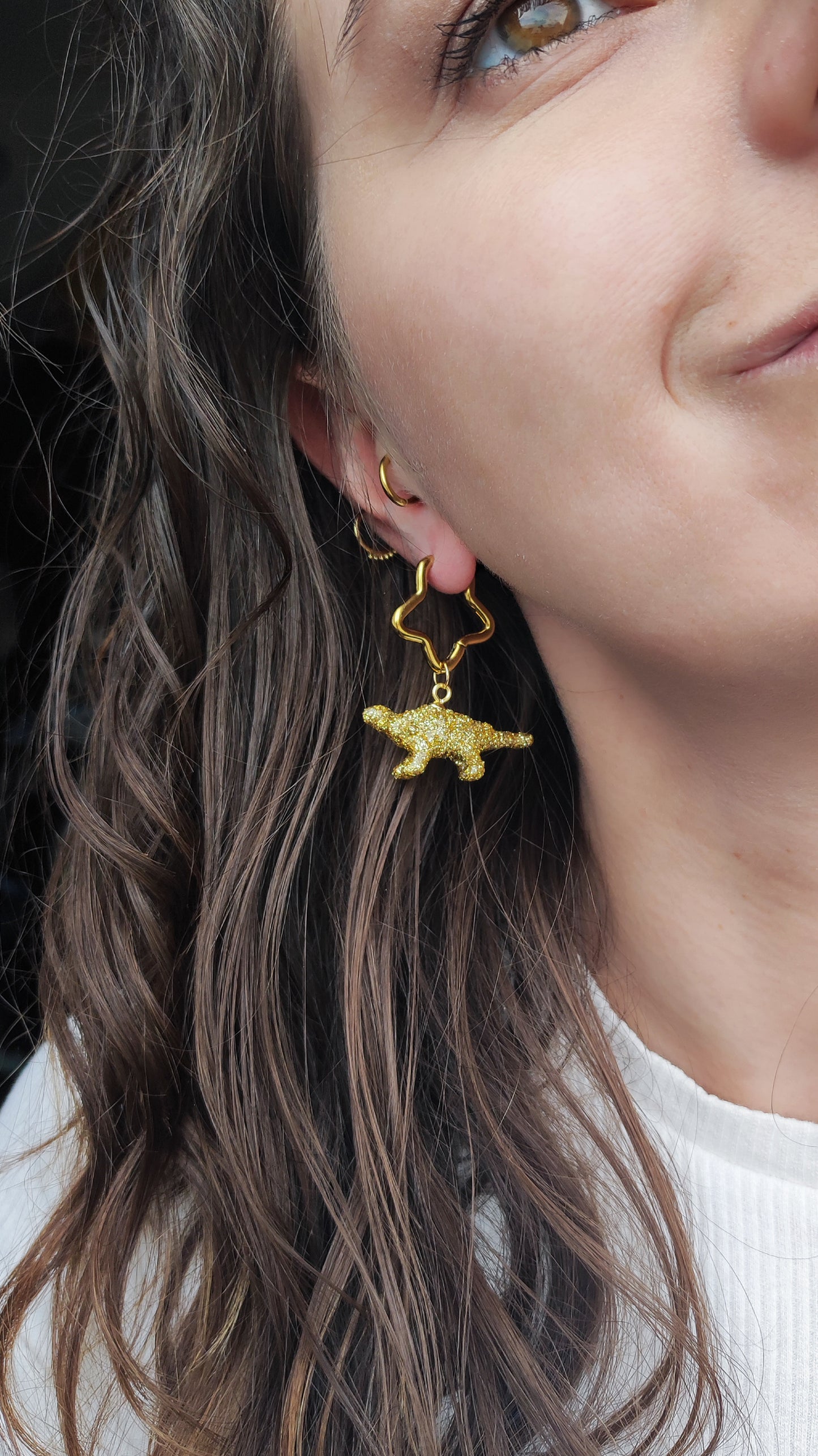 Boucle d'oreilles - Mini dinosaures paillettes dorées (Ankylosaure)