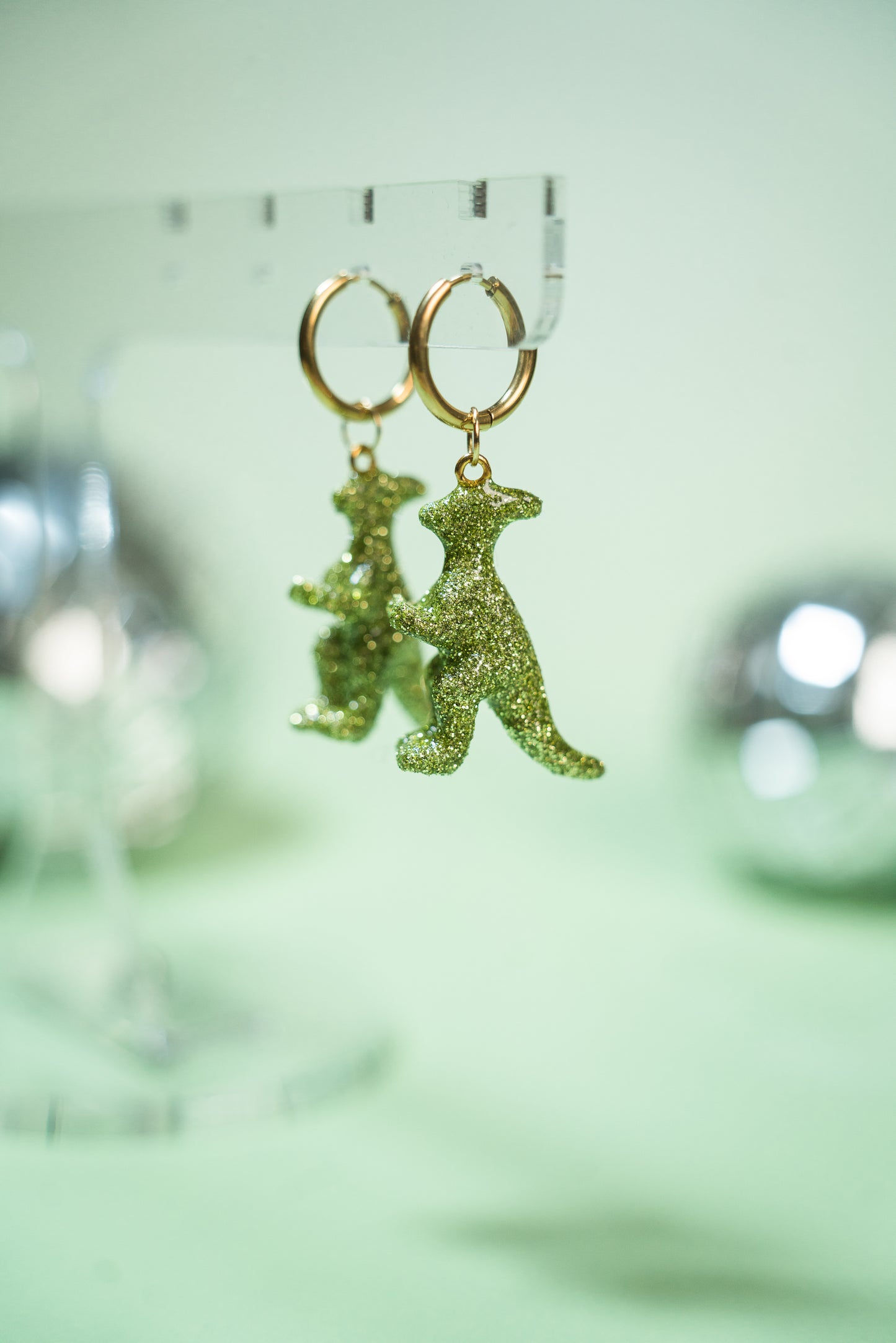 Boucles d'oreilles - Mini dinosaures paillettes vertes claires (Parasaurolophus)