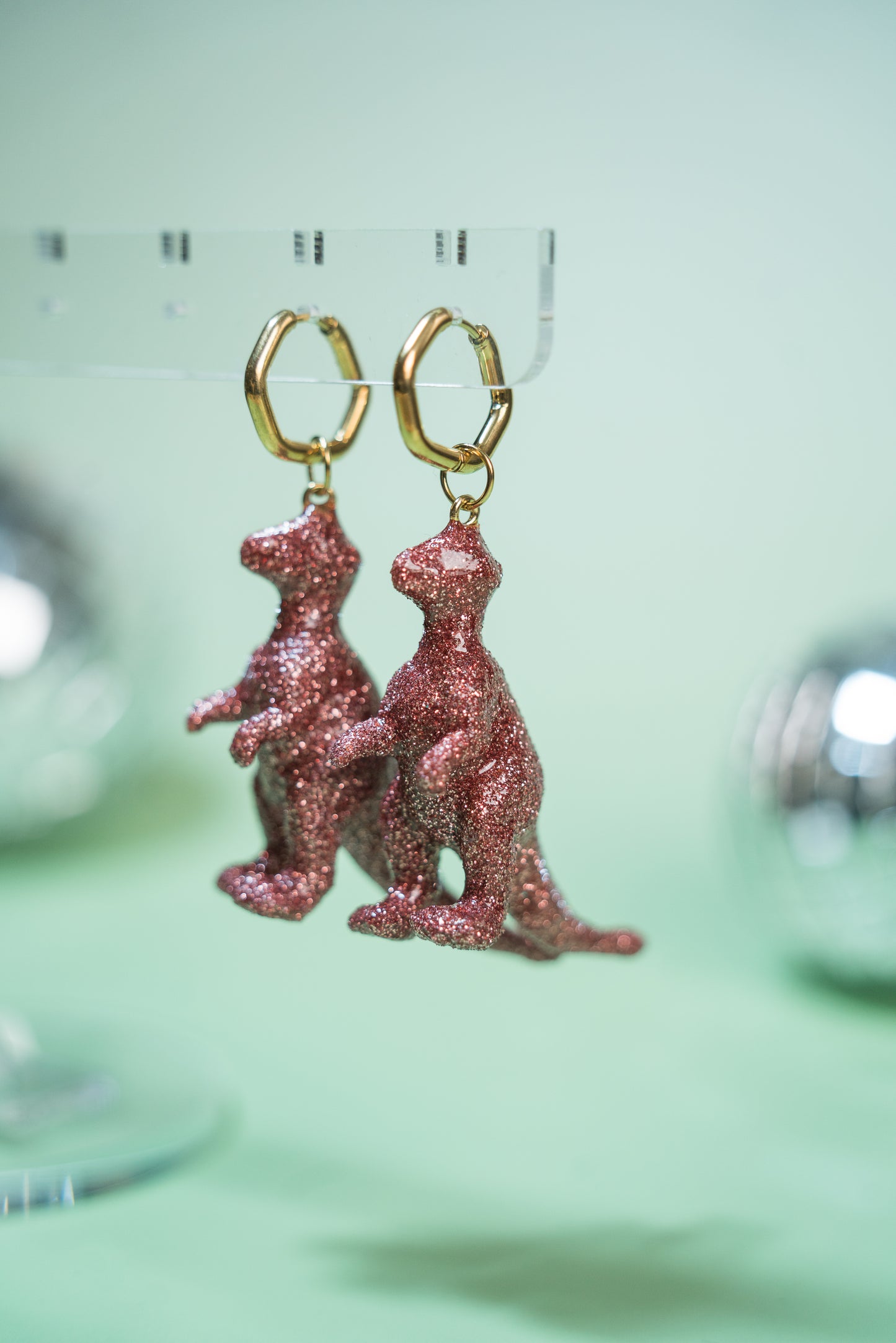 Boucles d'oreilles - Dinosaures paillettes rose (Pachycephalosaure)
