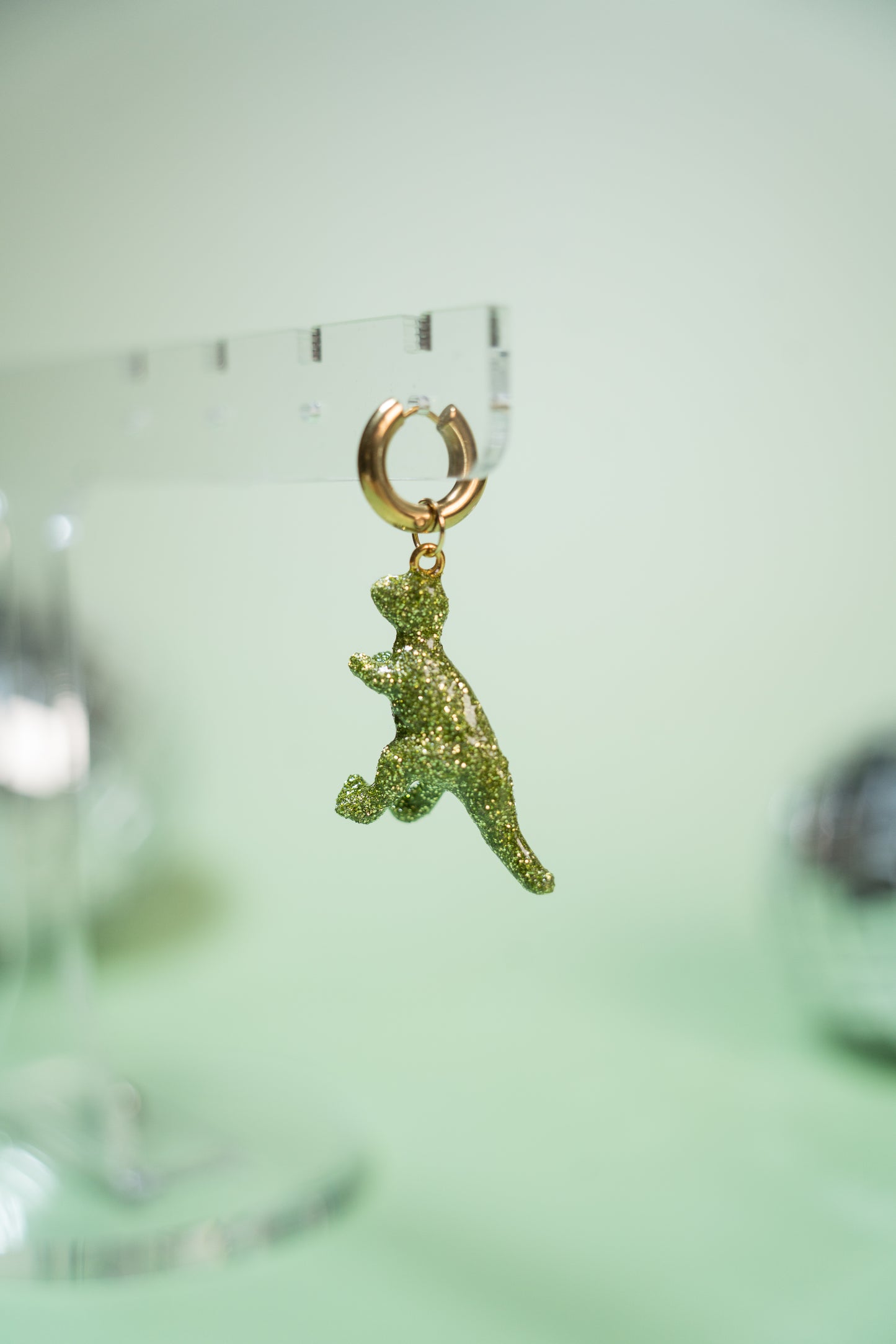 Mono boucle - Mini dinosaure paillettes vertes claires (Tyranosaure)