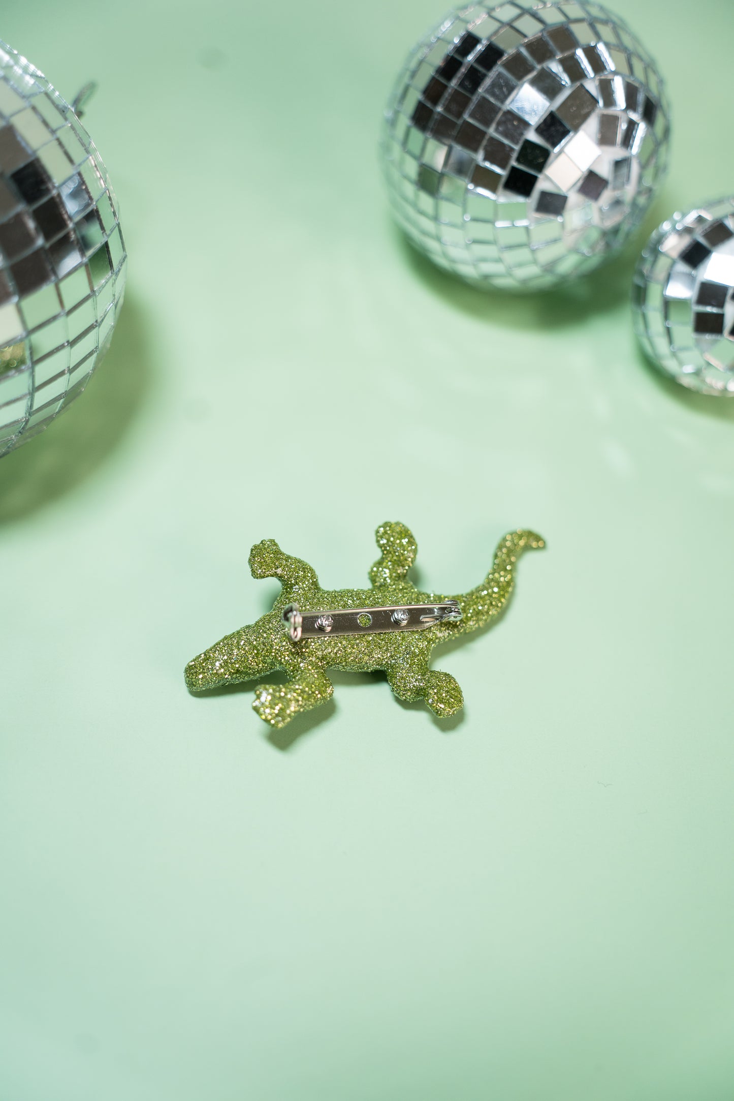 Broche Crocodile paillettes vertes claires