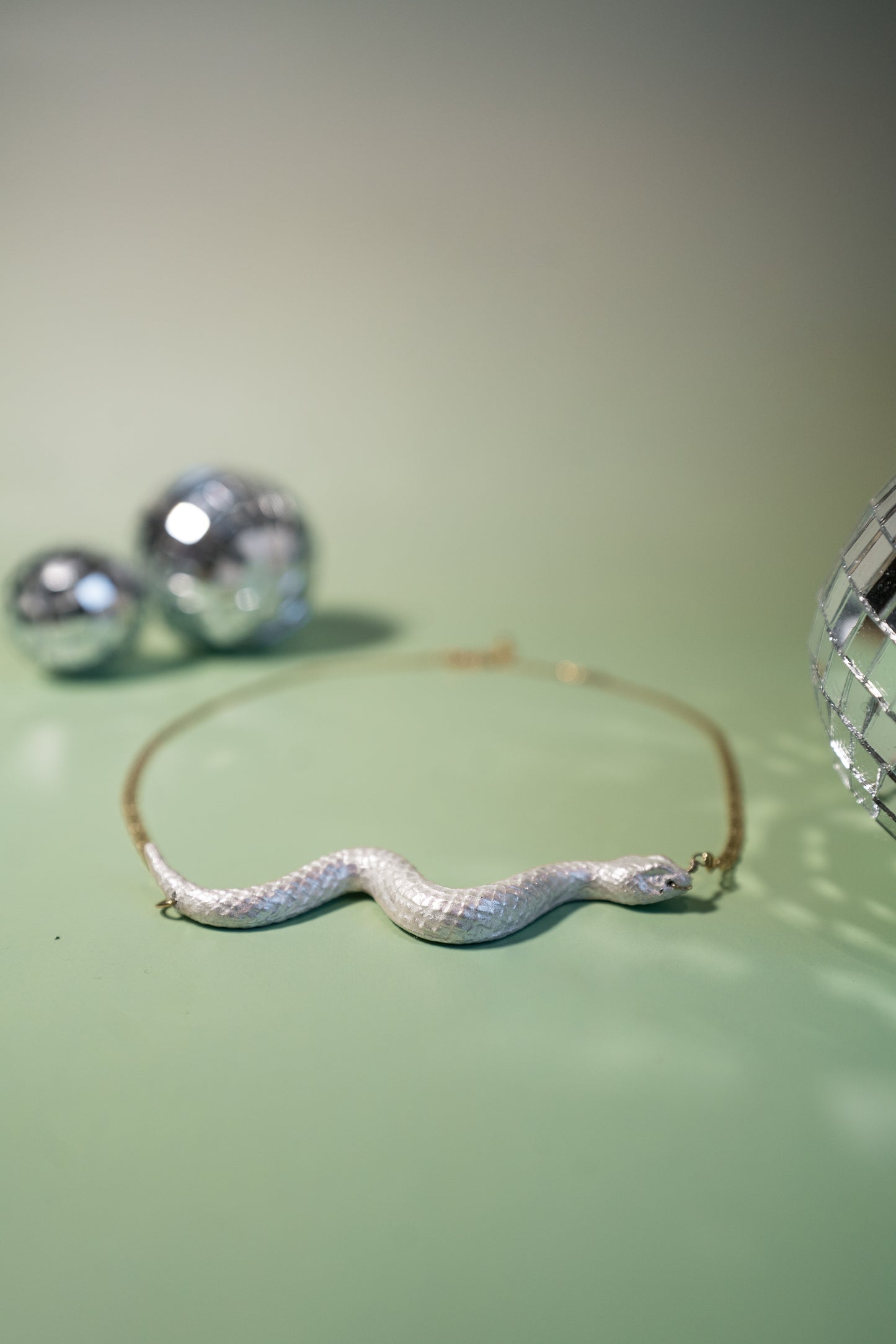 Collier serpent nacré