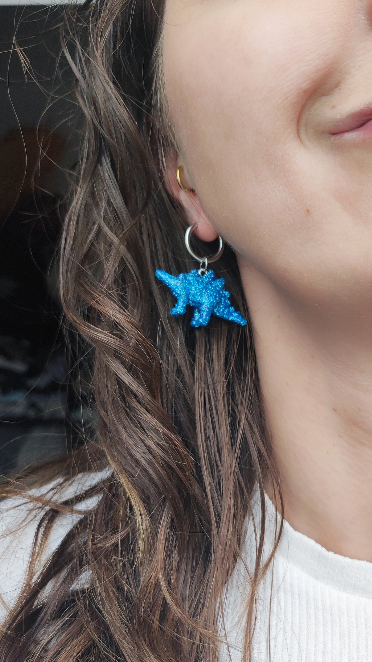 Boucles d'oreilles - Mini dinosaures paillettes bleues turquoises (Stegosaure)