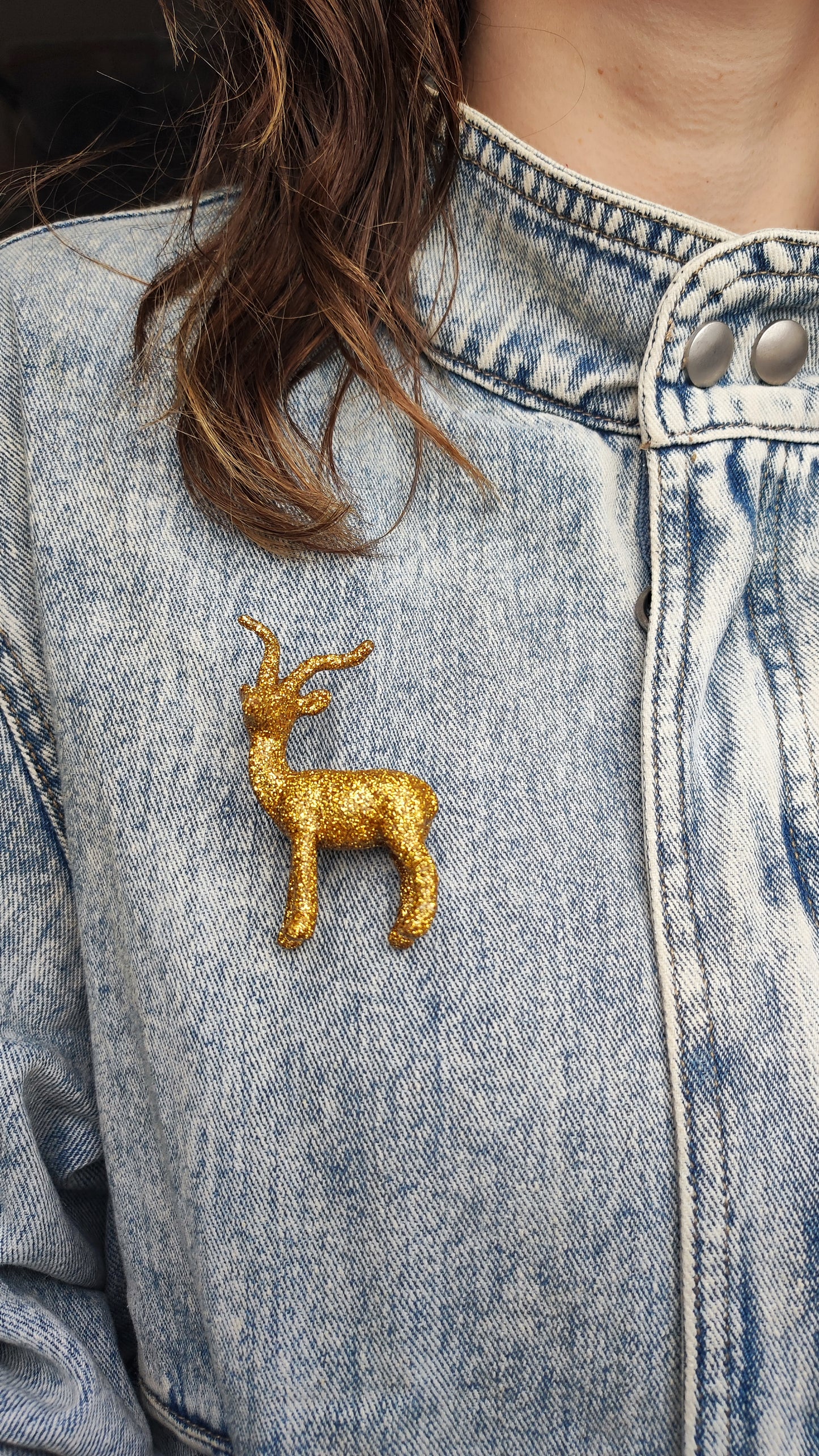 Broche Cerf paillettes dorées