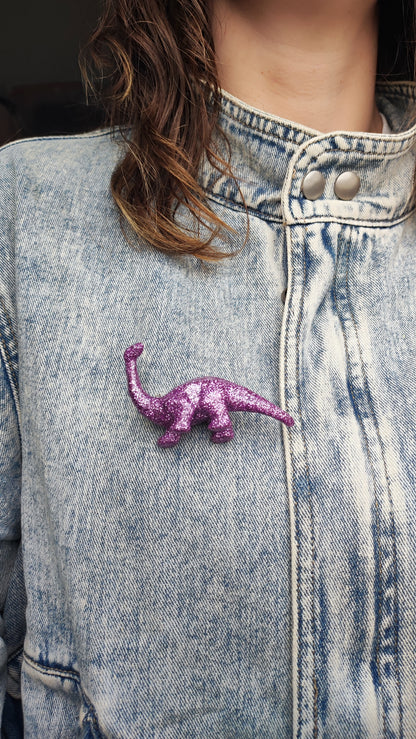 Broche Dinosaure paillettes lilas (Diplodocus)