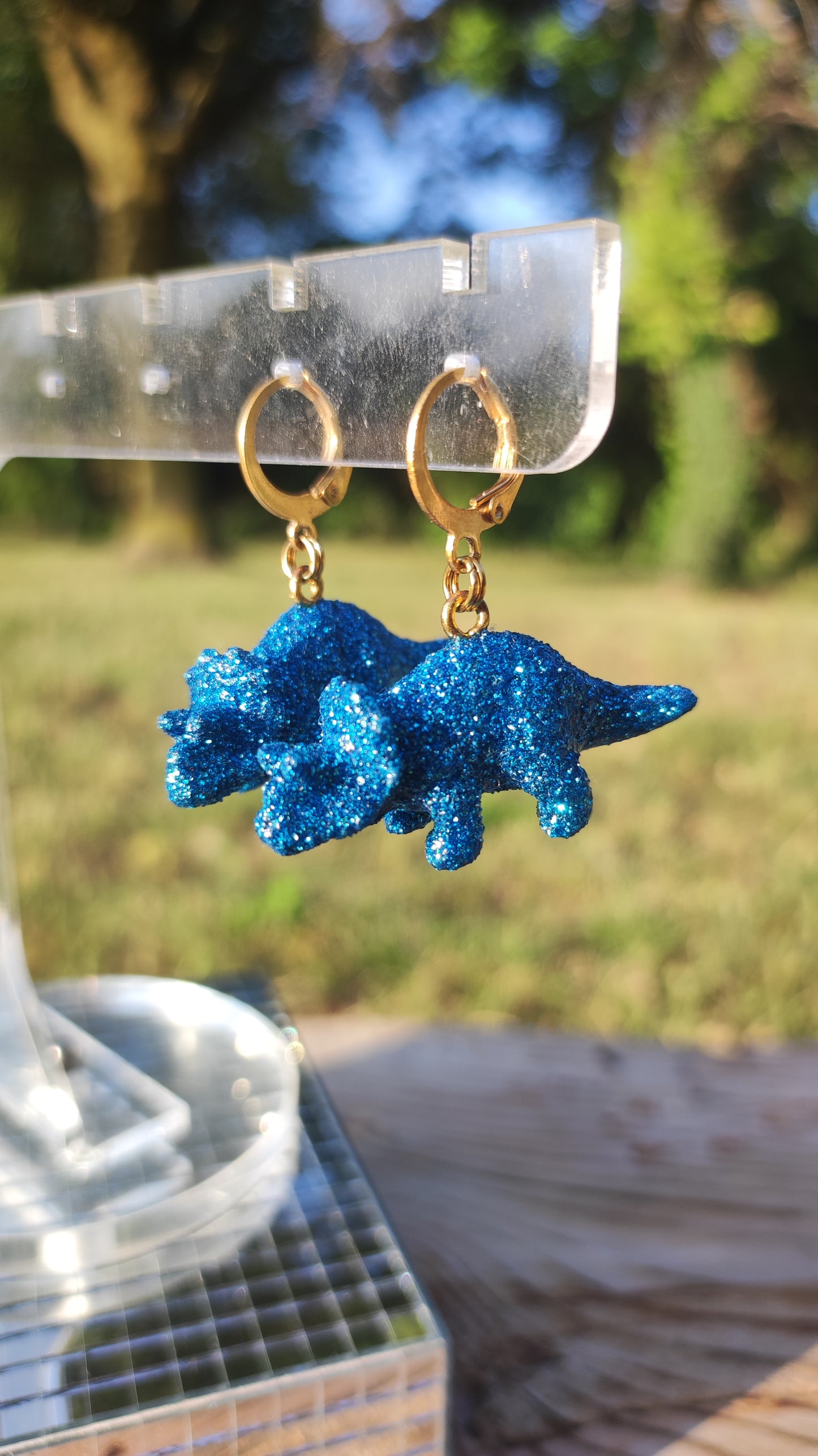 Boucles d'oreilles - Mini dinosaures paillettes bleues turquoises (Triceratops)