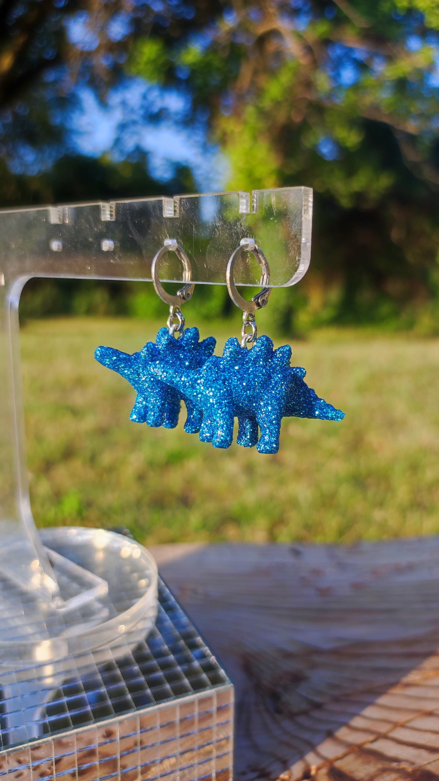 Boucles d'oreilles - Mini dinosaures paillettes bleues turquoises (Stegosaure)
