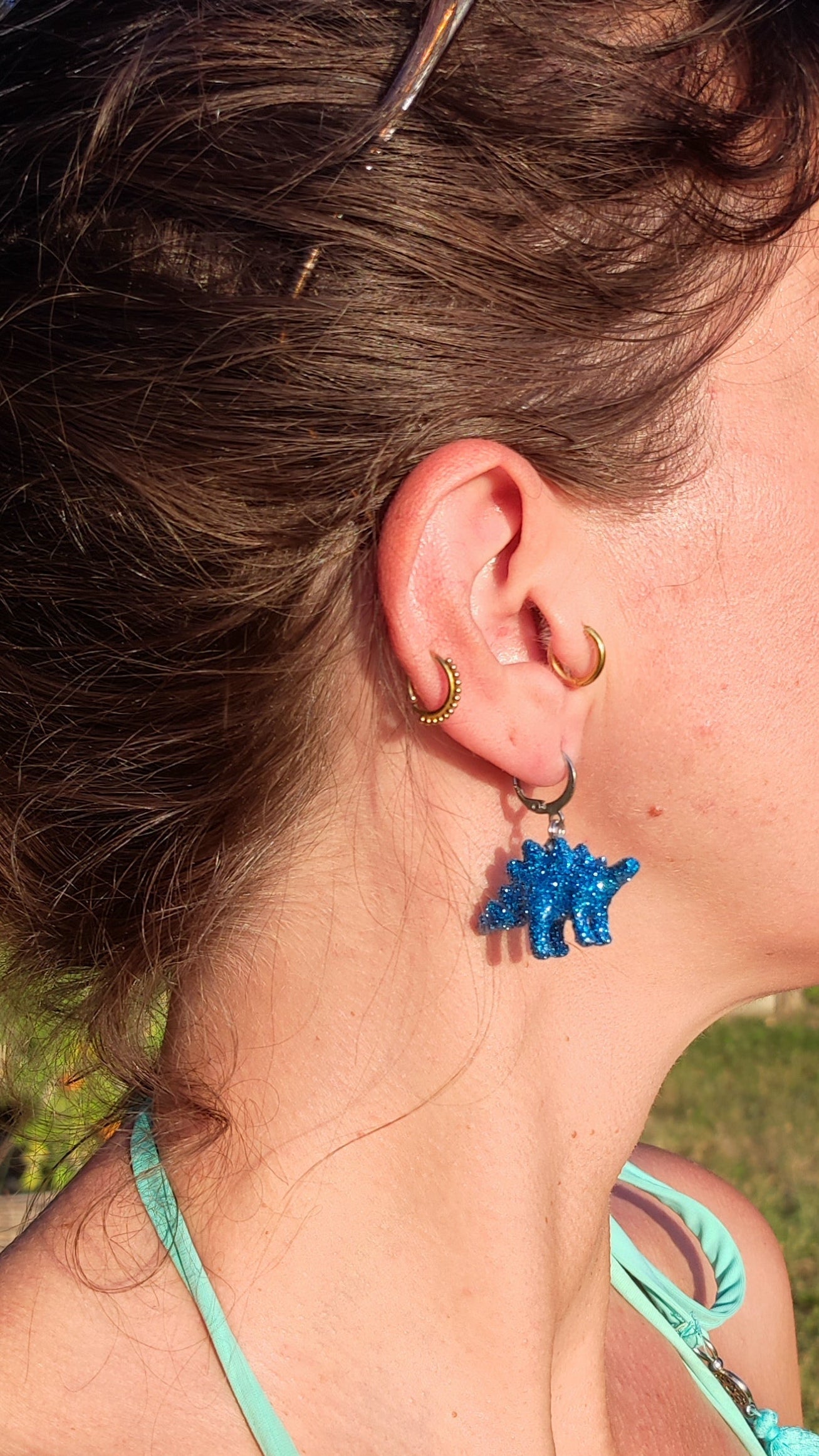 Boucles d'oreilles - Mini dinosaures paillettes bleues turquoises (Stegosaure)