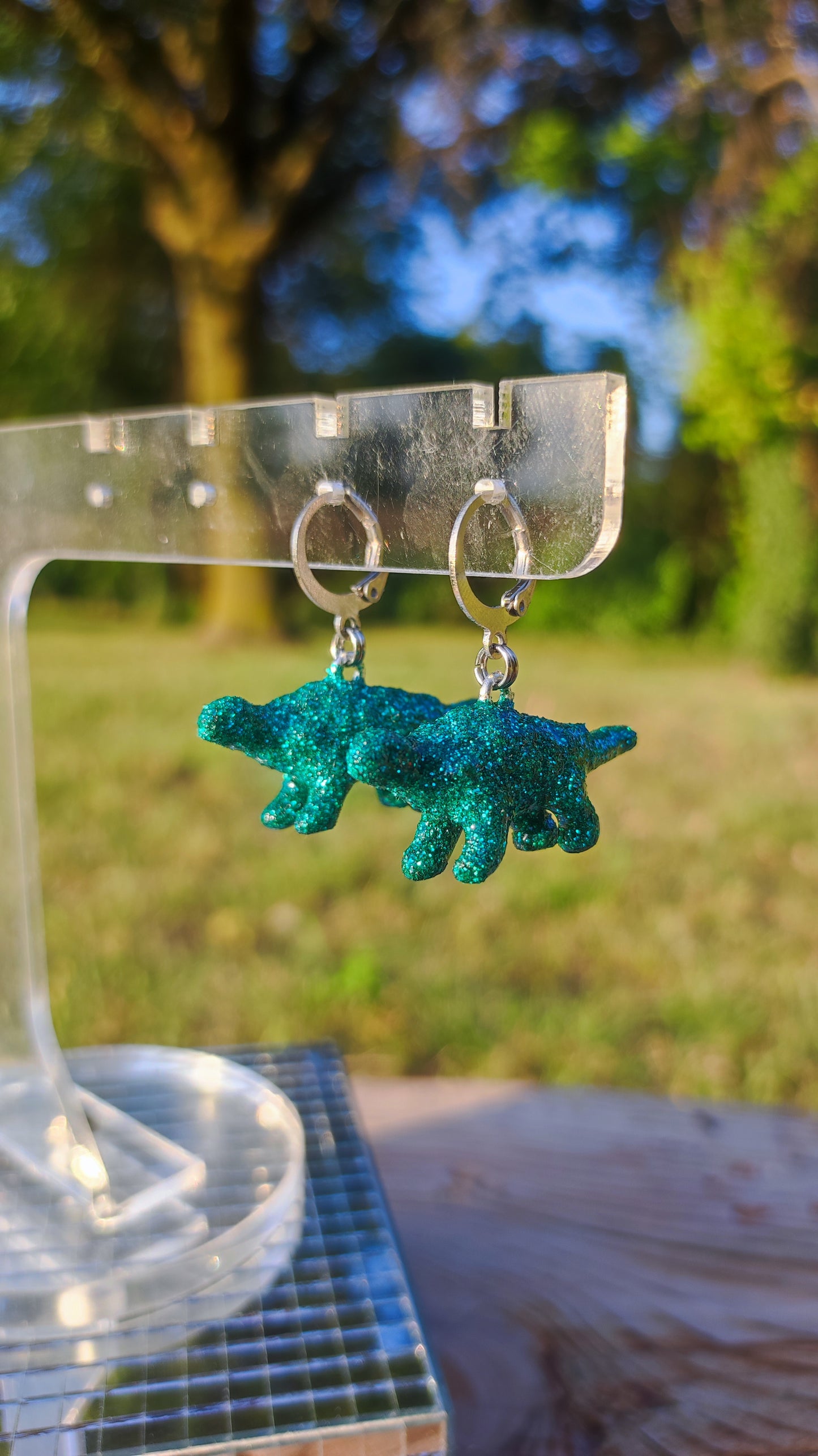 Boucles d'oreilles - Mini dinosaures paillettes bleues canard (Ankylosaure)
