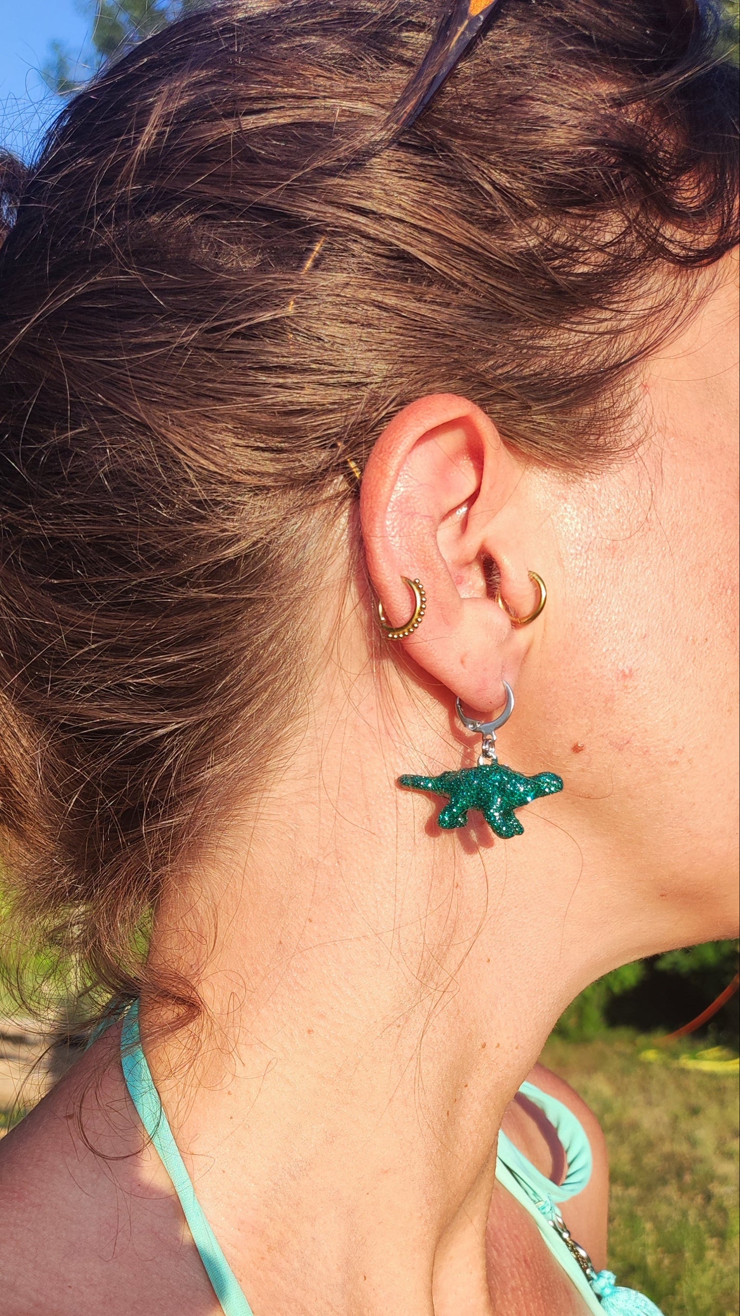 Boucles d'oreilles - Mini dinosaures paillettes bleues canard (Ankylosaure)