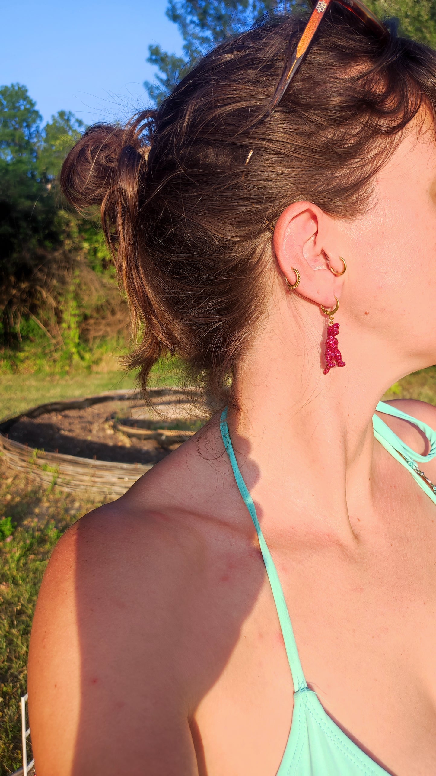 Mono boucle  - Mini dinosaure paillettes roses fuchsia (T-rex)