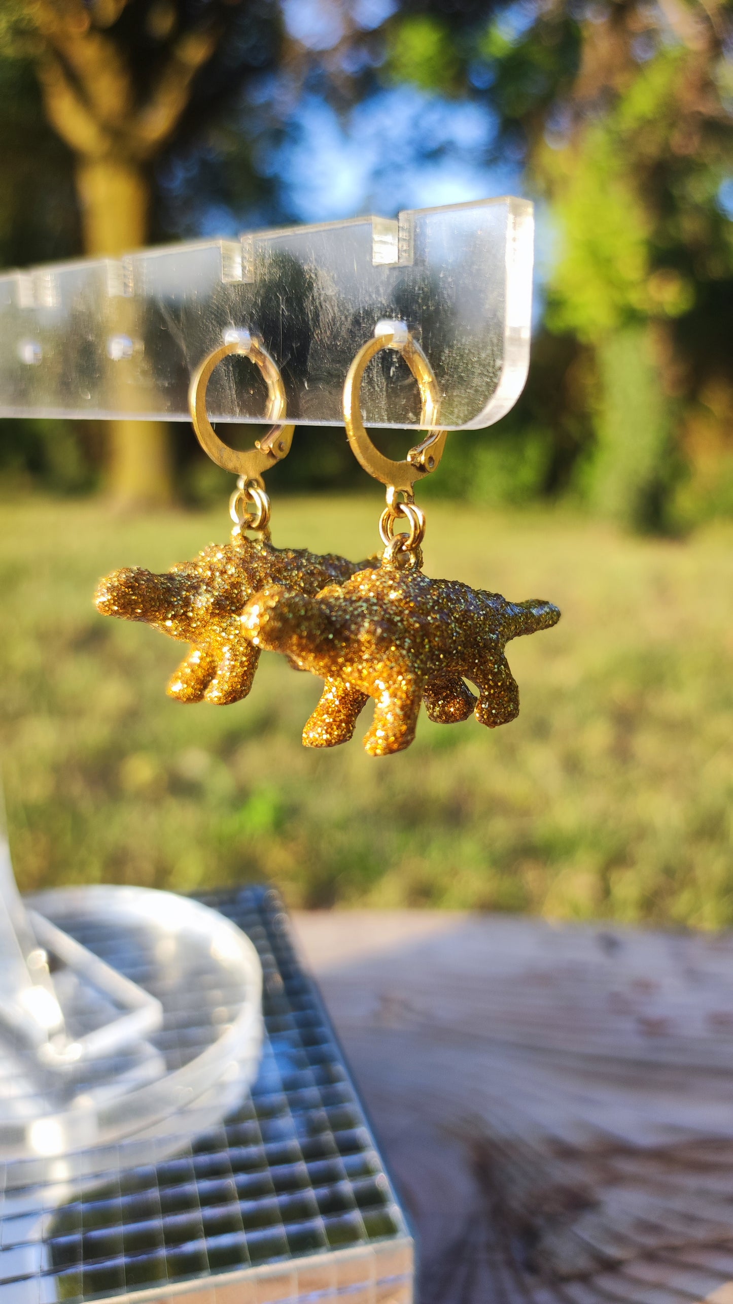 Boucles d'oreilles - Mini dinosaures paillettes dorées (Ankylosaure)