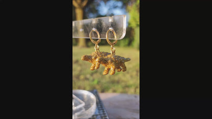 Boucles d'oreilles - Mini dinosaures paillettes dorées (Ankylosaure)